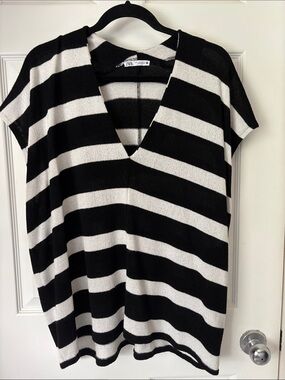 Zara Black & White Striped V-Neck Knit Top